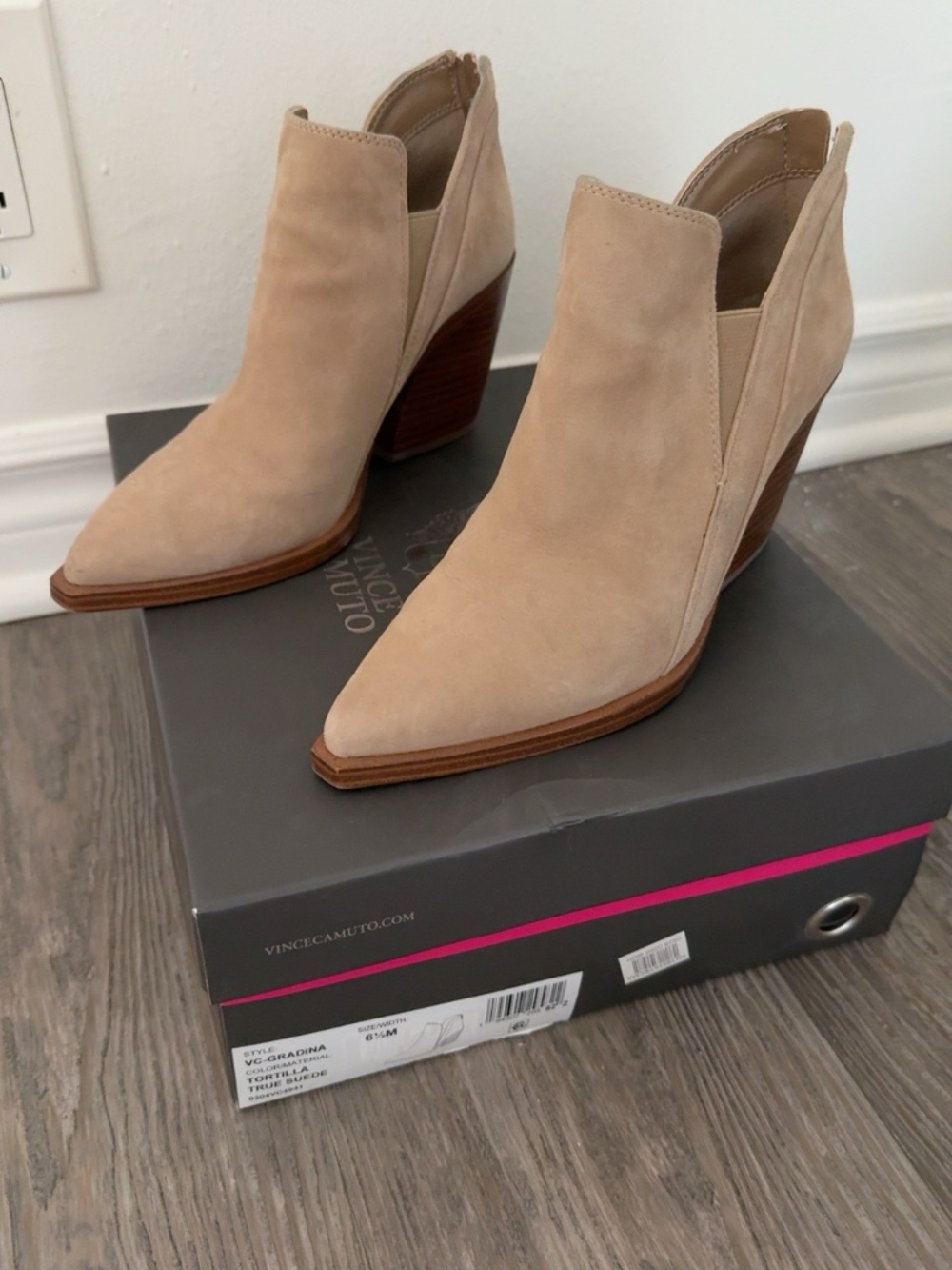 Vince Camuto Gradina Tortilla Suede Pointed-Toe Booties 6.5M